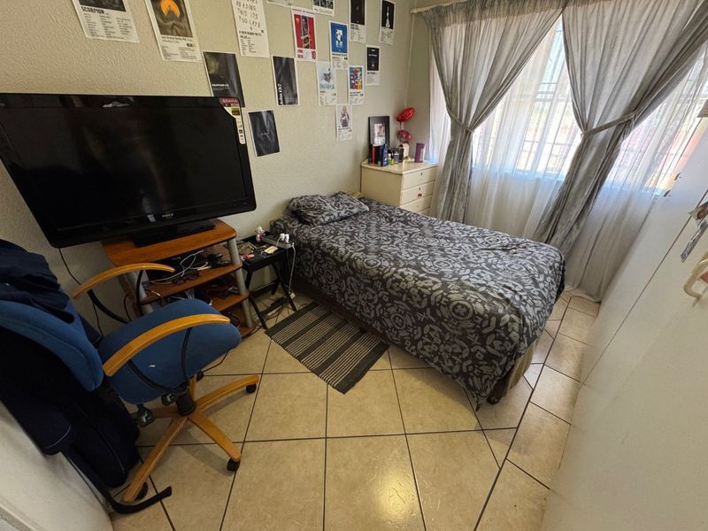 Modern Comfort with Practical Living Spaces - Photo 8