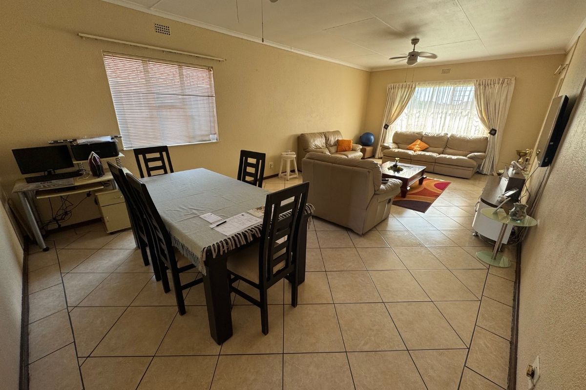 Modern Comfort with Practical Living Spaces - Photo 2