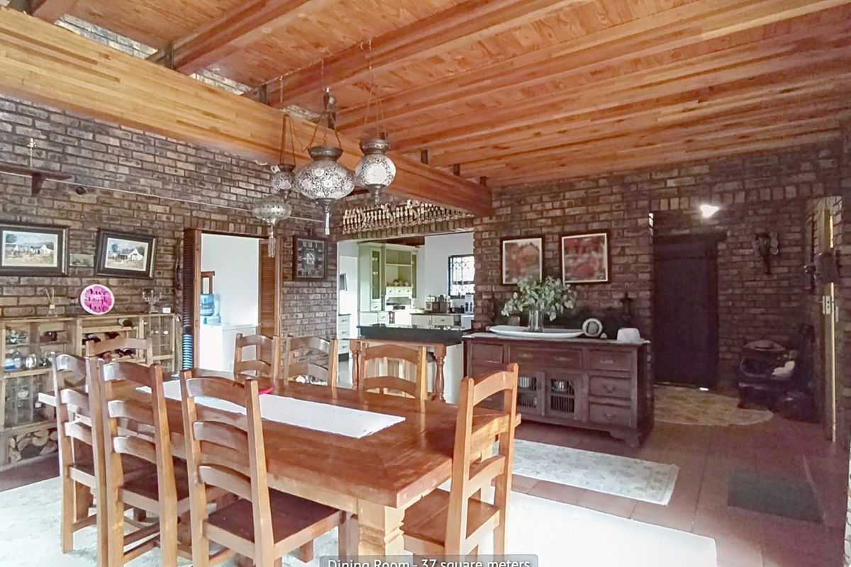 4 Bedroom House in Paulshof - Photo 4