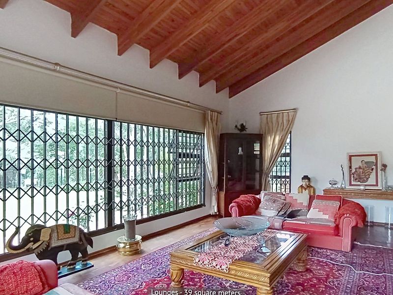 4 Bedroom House in Paulshof - Photo 9