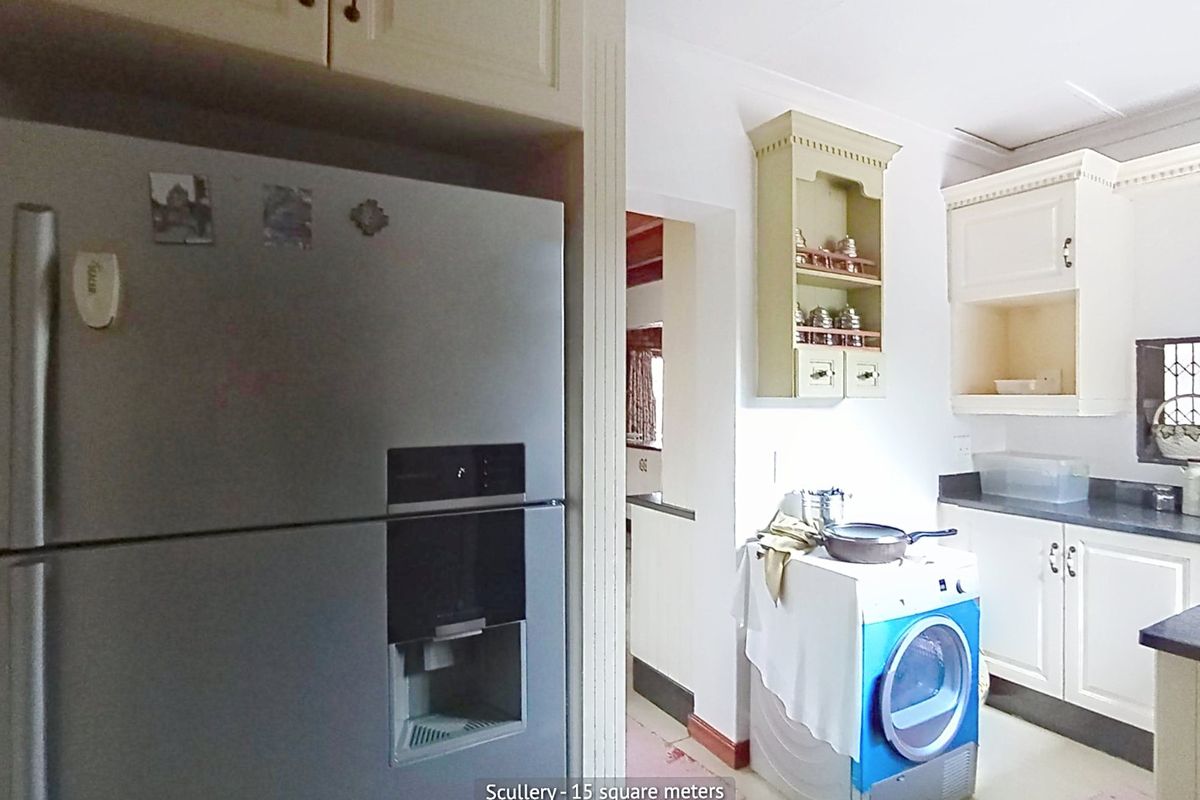 4 Bedroom House in Paulshof - Photo 5