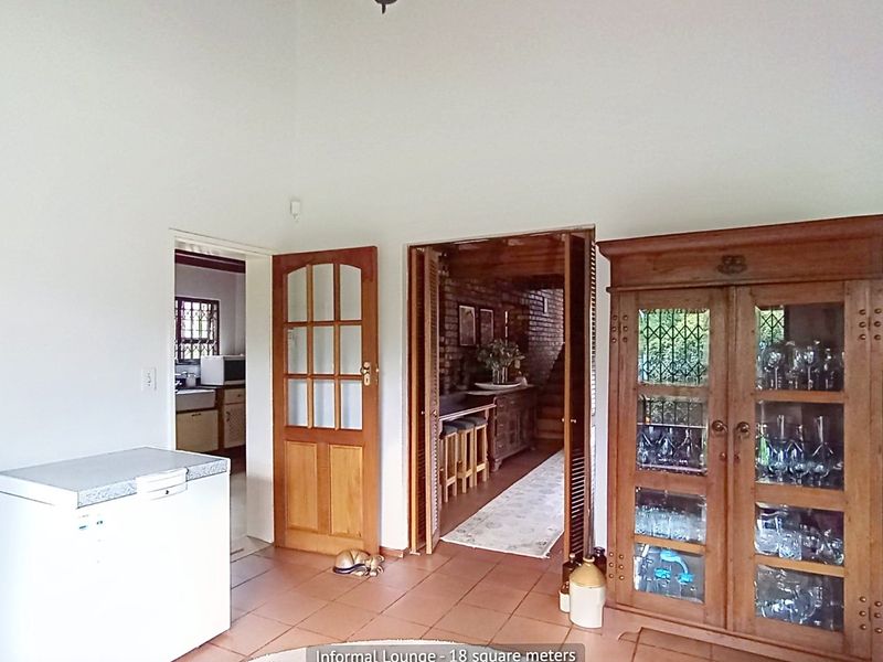 4 Bedroom House in Paulshof - Photo 8