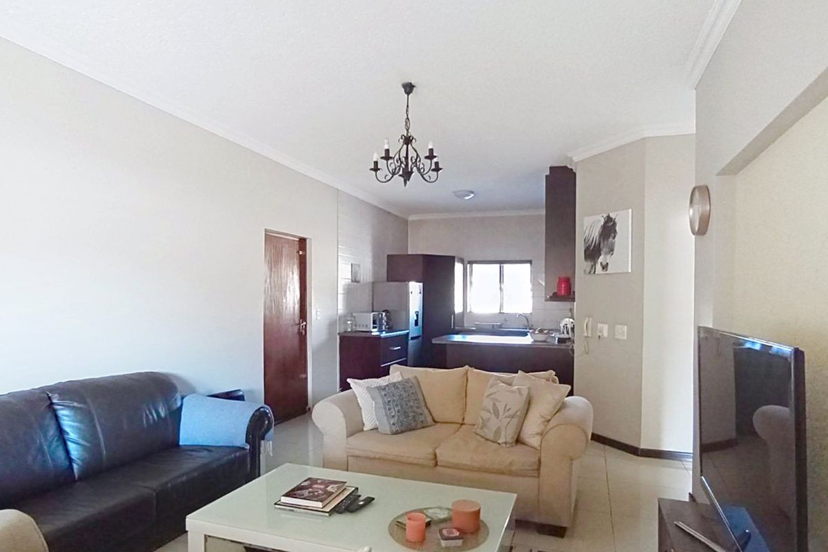 2 Bedroom Apartment for sale  in Paulshof - Photo 3