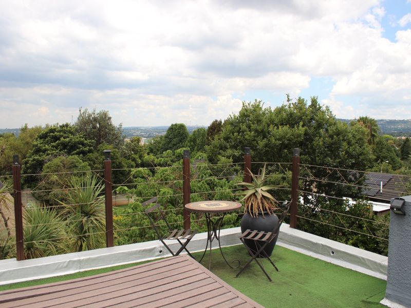 Your Ideal Family Sanctuary nestled in Welridge community - Photo 9