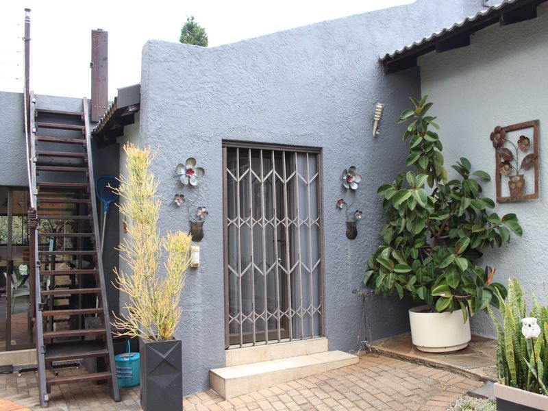 Your Ideal Family Sanctuary nestled in Welridge community - Photo 7