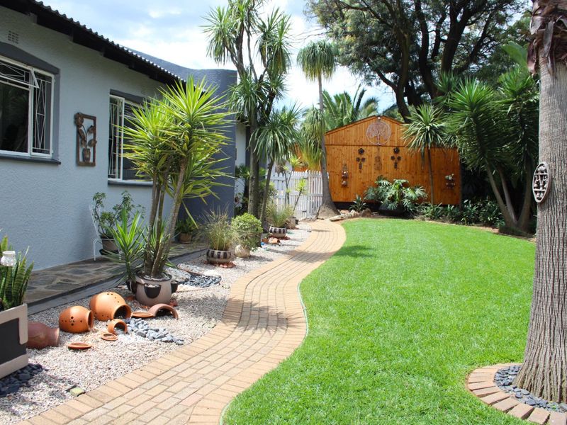 Your Ideal Family Sanctuary nestled in Welridge community - Photo 5