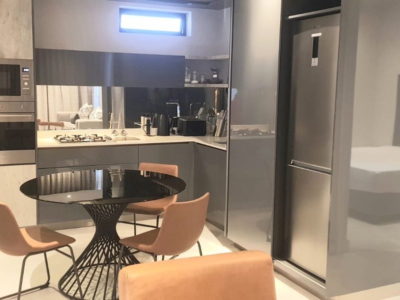 Stunning Fully Furnished 2 bed 2 bath with Wi-fi included-No Loadshedding-Lights Always On-Water Always Available - Photo 2