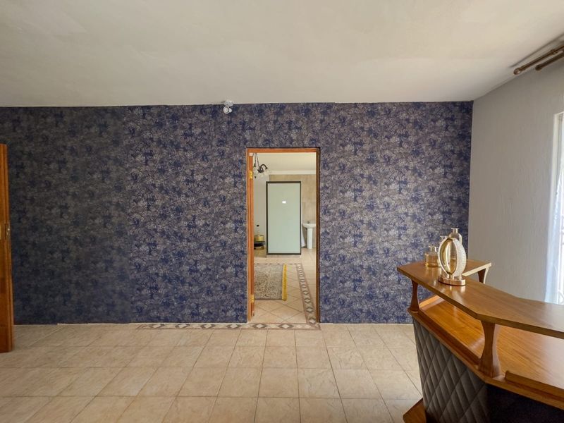 8 bedrooms, 8 bathrooms ideal for investment or guest house - Photo 10