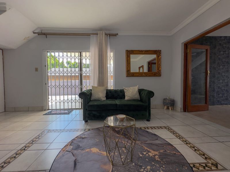 8 bedrooms, 8 bathrooms ideal for investment or guest house - Photo 8