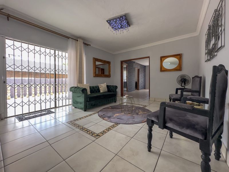 8 bedrooms, 8 bathrooms ideal for investment or guest house - Photo 7