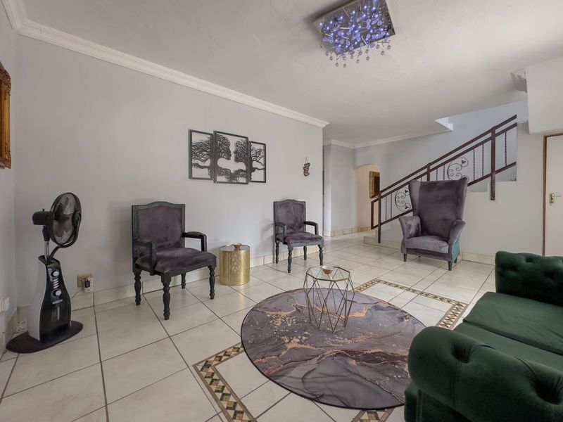 8 bedrooms, 8 bathrooms ideal for investment or guest house - Photo 6