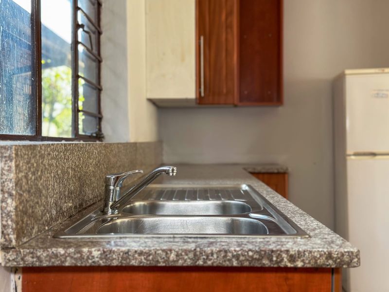 8 bedrooms, 8 bathrooms ideal for investment or guest house - Photo 5