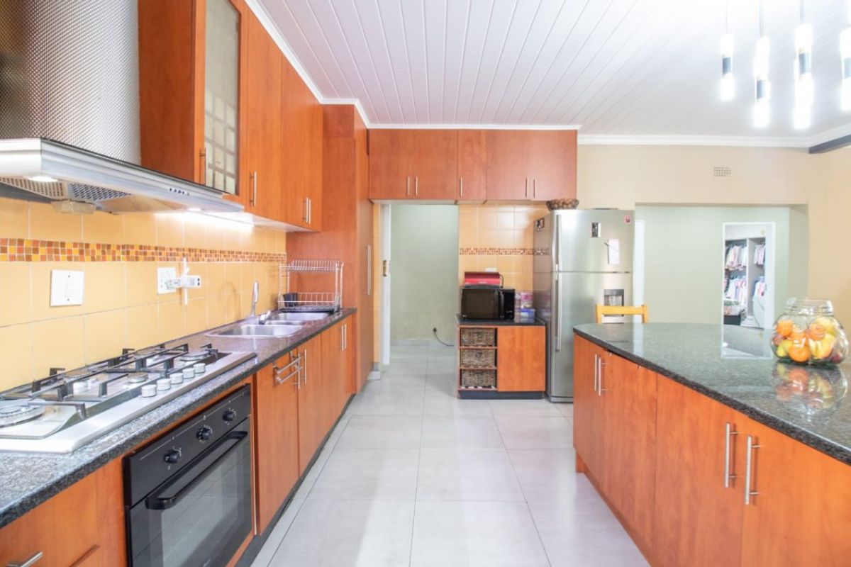Spacious 6-Bedroom Home for Sale – Croydon - Photo 5