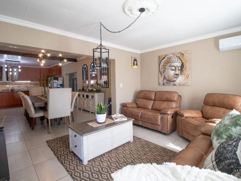 Spacious 6-Bedroom Home for Sale – Croydon - Photo 9