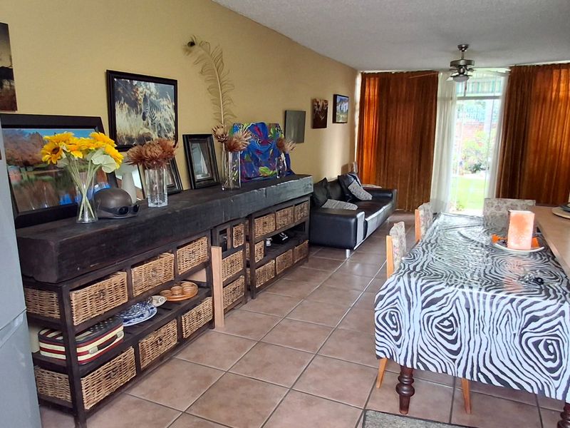 2 BED TOWNHOUSE IN GARSFONTEIN - Photo 5