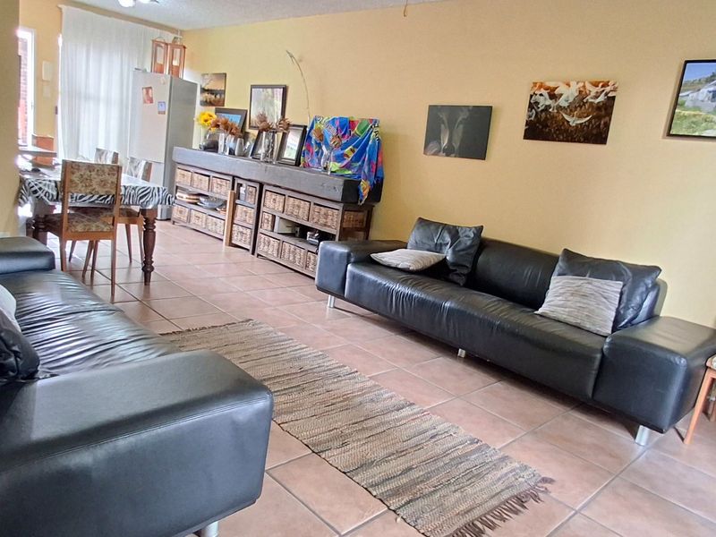 2 BED TOWNHOUSE IN GARSFONTEIN - Photo 3