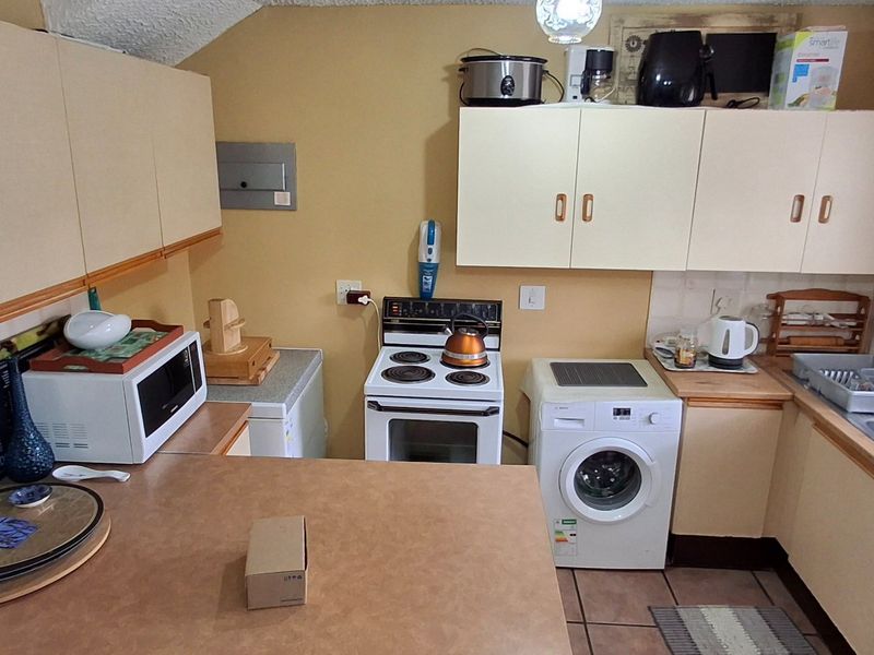 2 BED TOWNHOUSE IN GARSFONTEIN - Photo 8