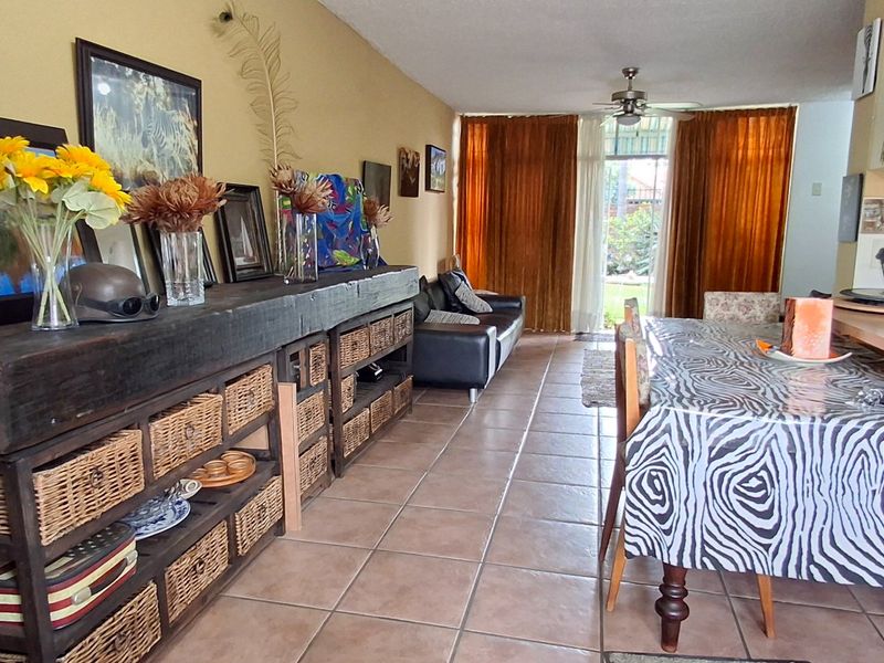 2 BED TOWNHOUSE IN GARSFONTEIN - Photo 9