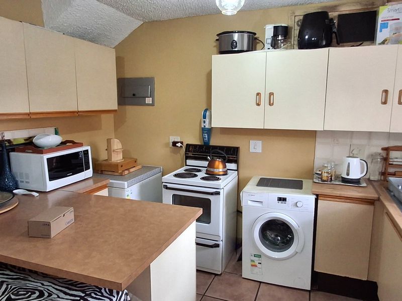 2 BED TOWNHOUSE IN GARSFONTEIN - Photo 7