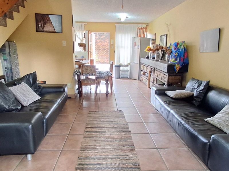 2 BED TOWNHOUSE IN GARSFONTEIN - Photo 2
