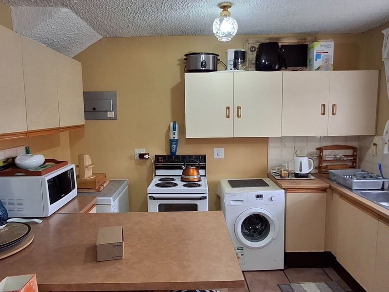 2 BED TOWNHOUSE IN GARSFONTEIN - Photo 6