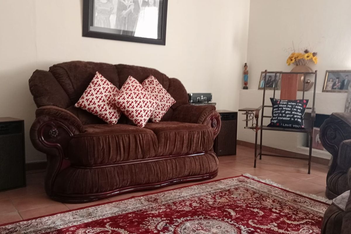 NEAT 4 BEDROOM HOUSE FOR SALE IN SE 1 - Photo 4