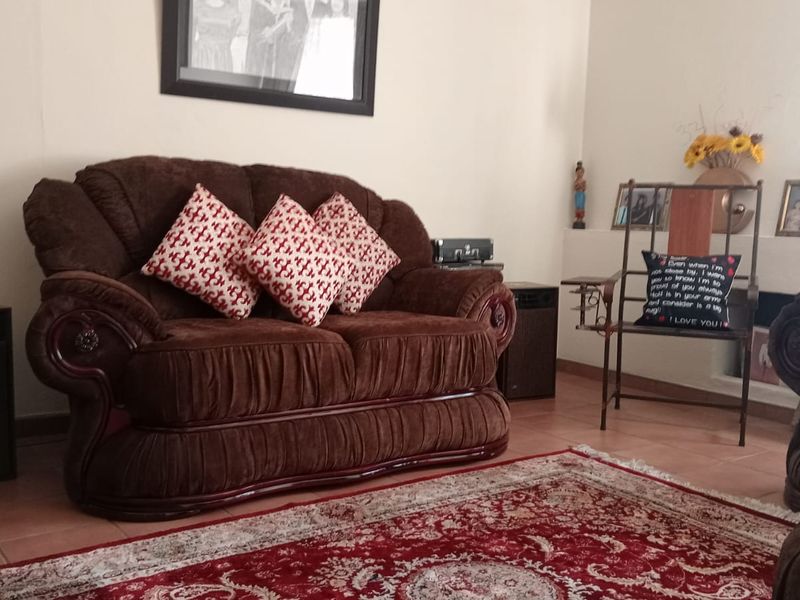 NEAT 4 BEDROOM HOUSE FOR SALE IN SE 1 - Photo 4