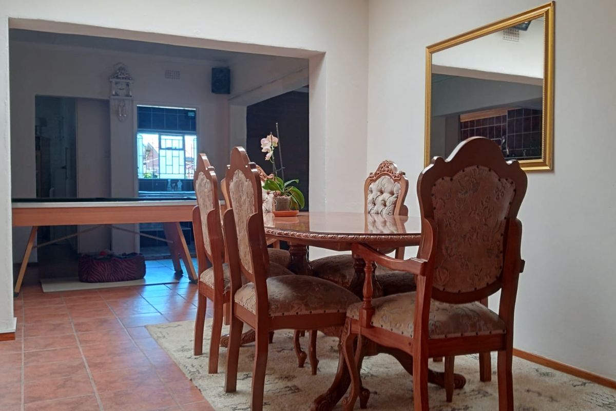 NEAT 4 BEDROOM HOUSE FOR SALE IN SE 1 - Photo 3