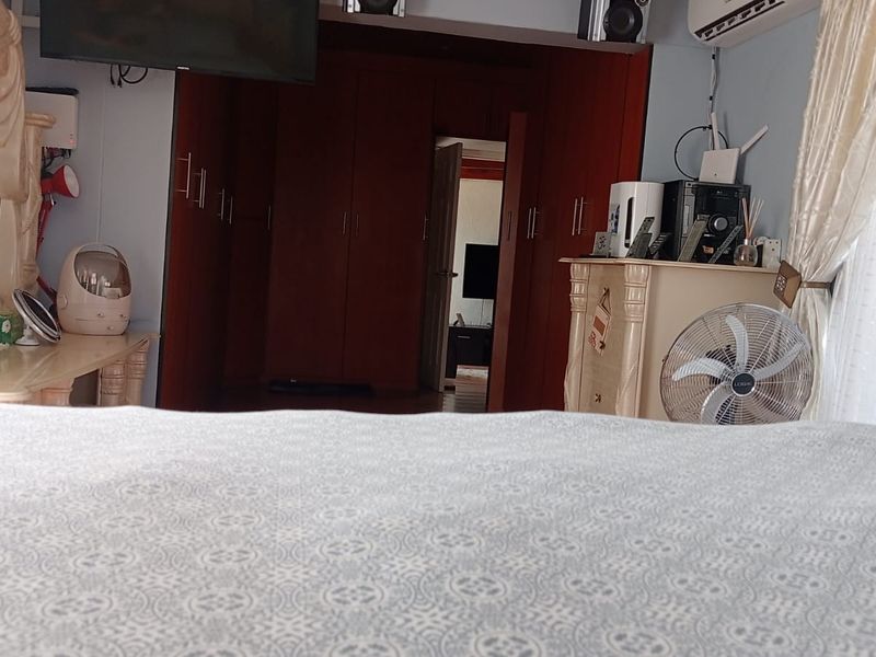 NEAT 4 BEDROOM HOUSE FOR SALE IN SE 1 - Photo 10
