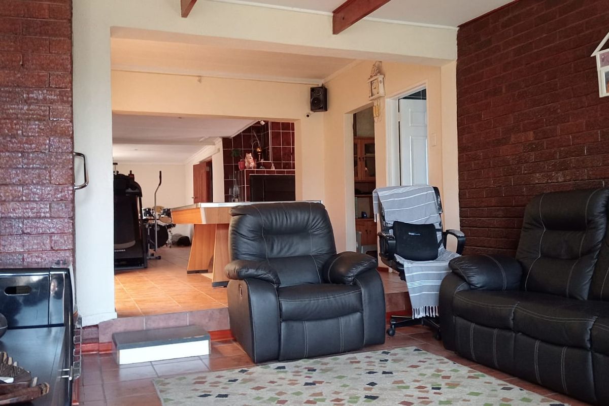 NEAT 4 BEDROOM HOUSE FOR SALE IN SE 1 - Photo 5