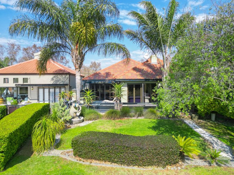 Luxury 5-Bedroom Home in Pecanwood Golf Estate – Hartbeespoort - Photo 2