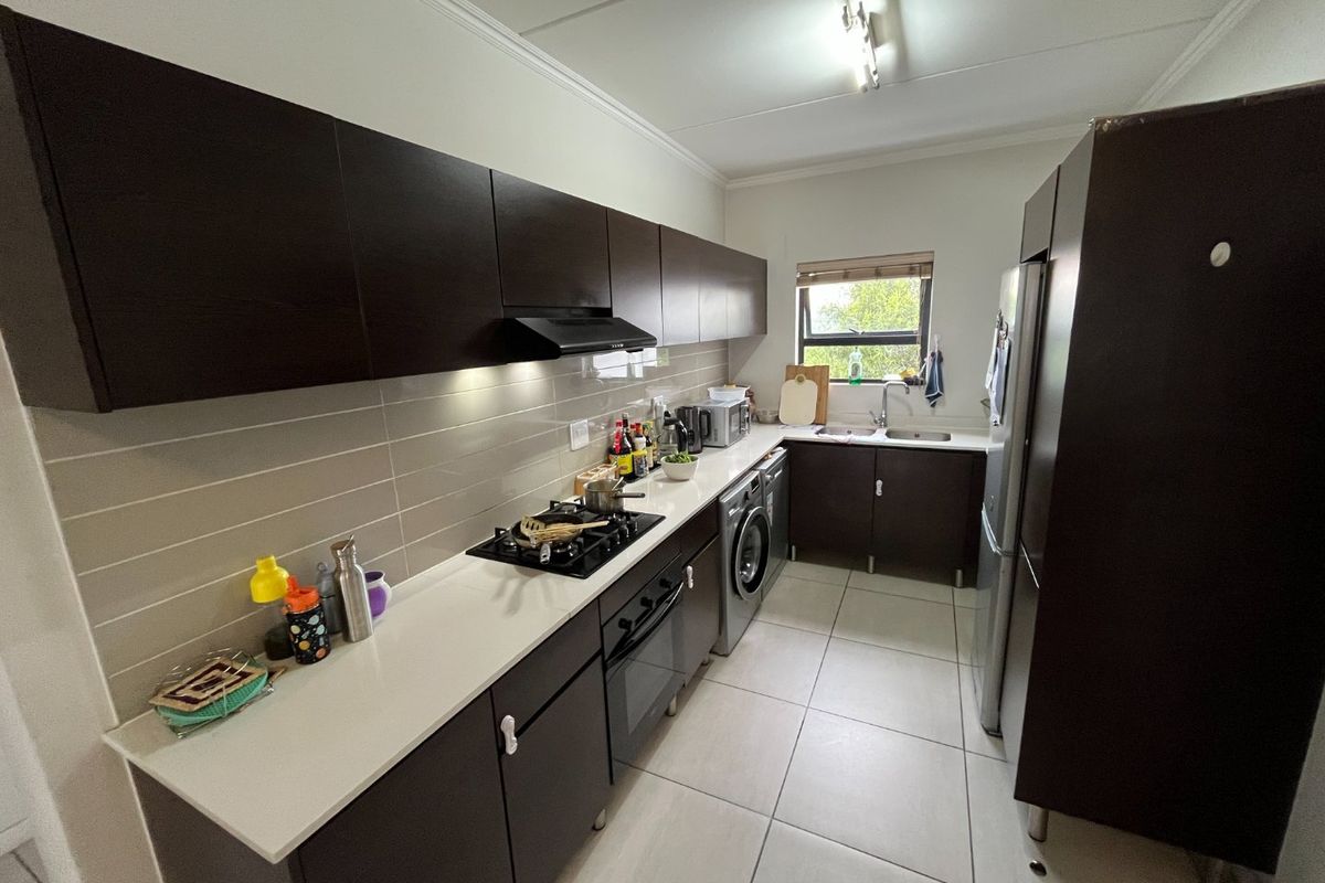 3 Bedroom with 2 Bathroom apartment available  for Sale - Photo 3