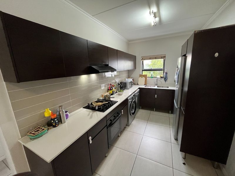 3 Bedroom with 2 Bathroom apartment available  for Sale - Photo 3