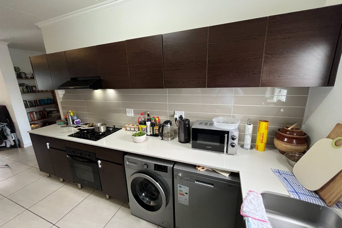 3 Bedroom with 2 Bathroom apartment available  for Sale - Photo 2