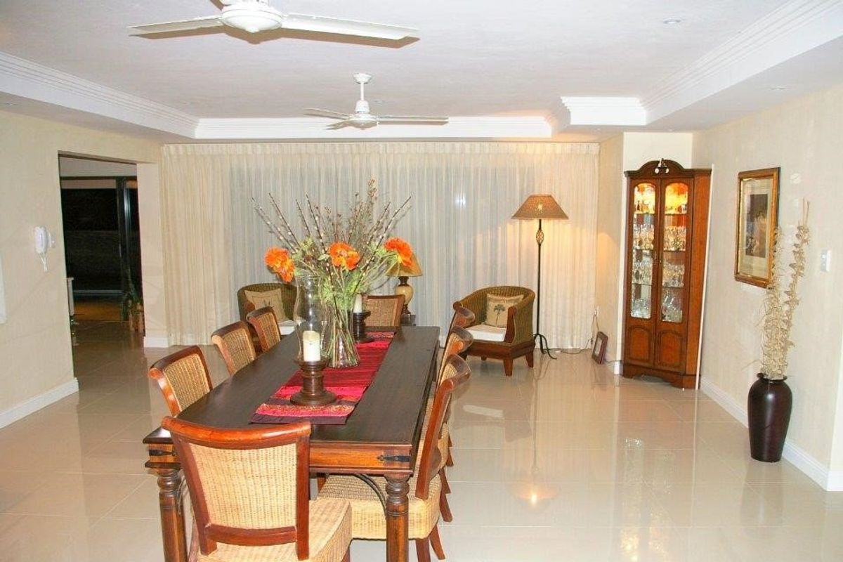 A Beautiful Family Residence With A Touch Of Class!!!!!! - Photo 4