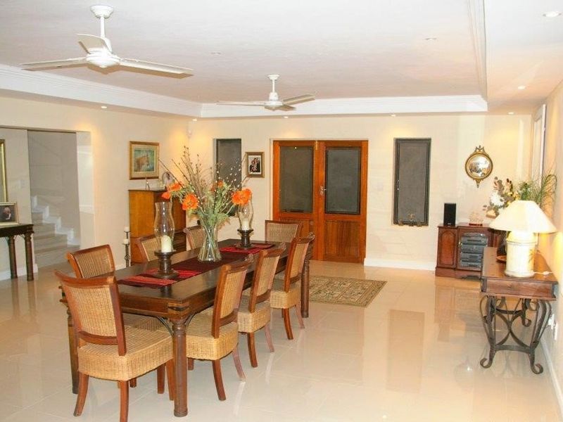 A Beautiful Family Residence With A Touch Of Class!!!!!! - Photo 3