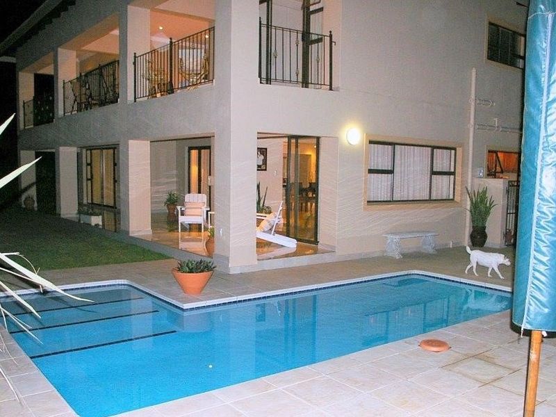 A Beautiful Family Residence With A Touch Of Class!!!!!! - Photo 2