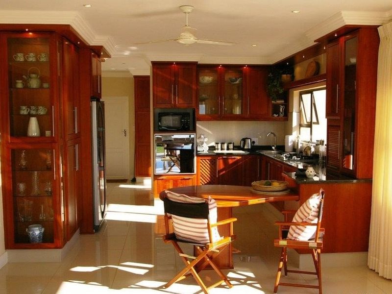 A Beautiful Family Residence With A Touch Of Class!!!!!! - Photo 6