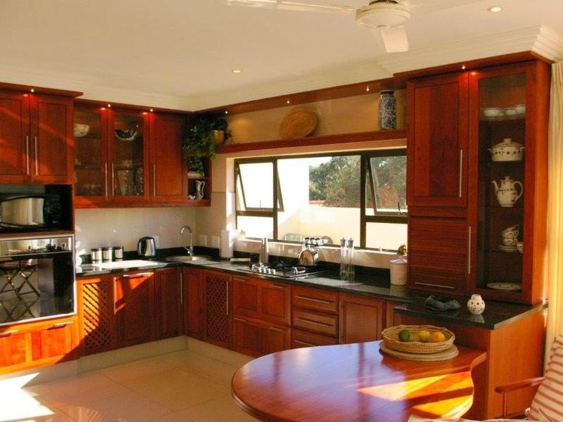 A Beautiful Family Residence With A Touch Of Class!!!!!! - Photo 5