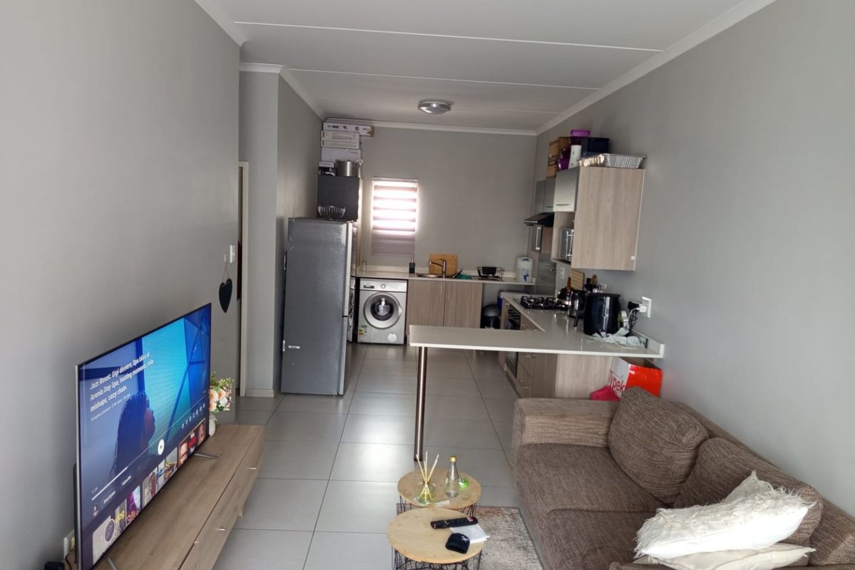 2 Bedroom 2 Bathroom 2nd floor Apartment for Rent. - Photo 5