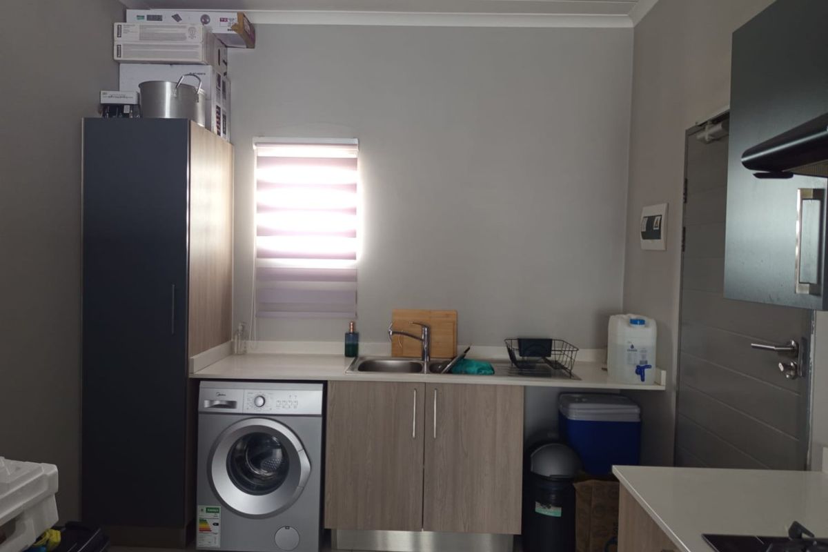 2 Bedroom 2 Bathroom 2nd floor Apartment for Rent. - Photo 3