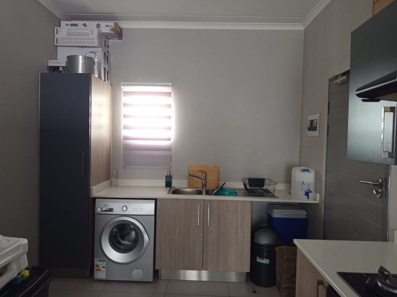 2 Bedroom 2 Bathroom 2nd floor Apartment for Rent. - Photo 3