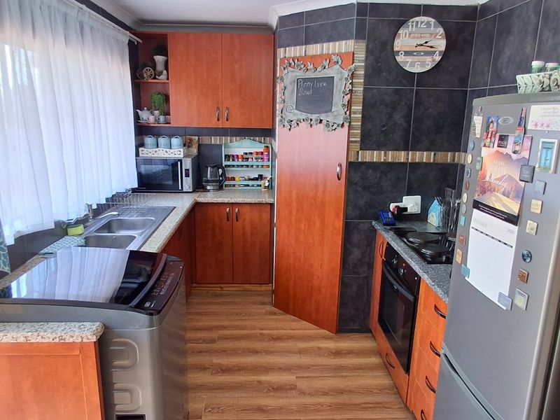 BEAUTIFUL HOUSE FOR SALE IN DOORNPOORT - Photo 10