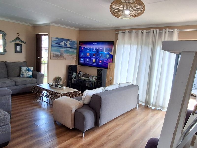 BEAUTIFUL HOUSE FOR SALE IN DOORNPOORT - Photo 2