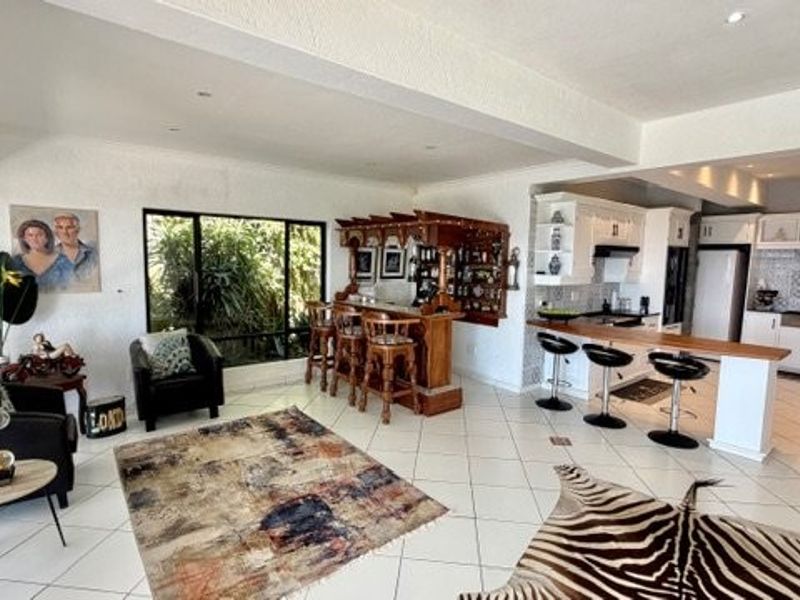 Elevated Family Home with Sweeping Sea Views and Full Backup Systems - Photo 9