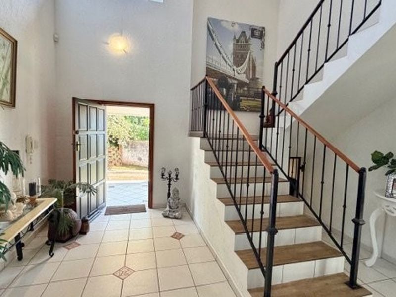 Elevated Family Home with Sweeping Sea Views and Full Backup Systems - Photo 6