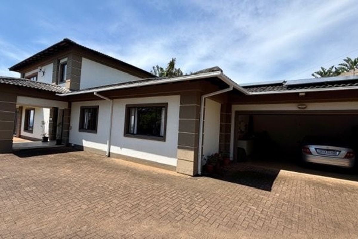 Elevated Family Home with Sweeping Sea Views and Full Backup Systems - Photo 3