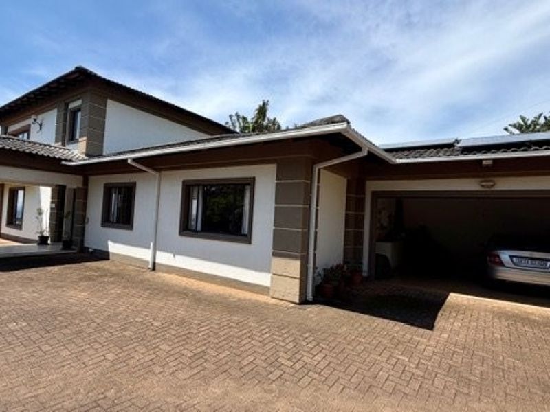 Elevated Family Home with Sweeping Sea Views and Full Backup Systems - Photo 3