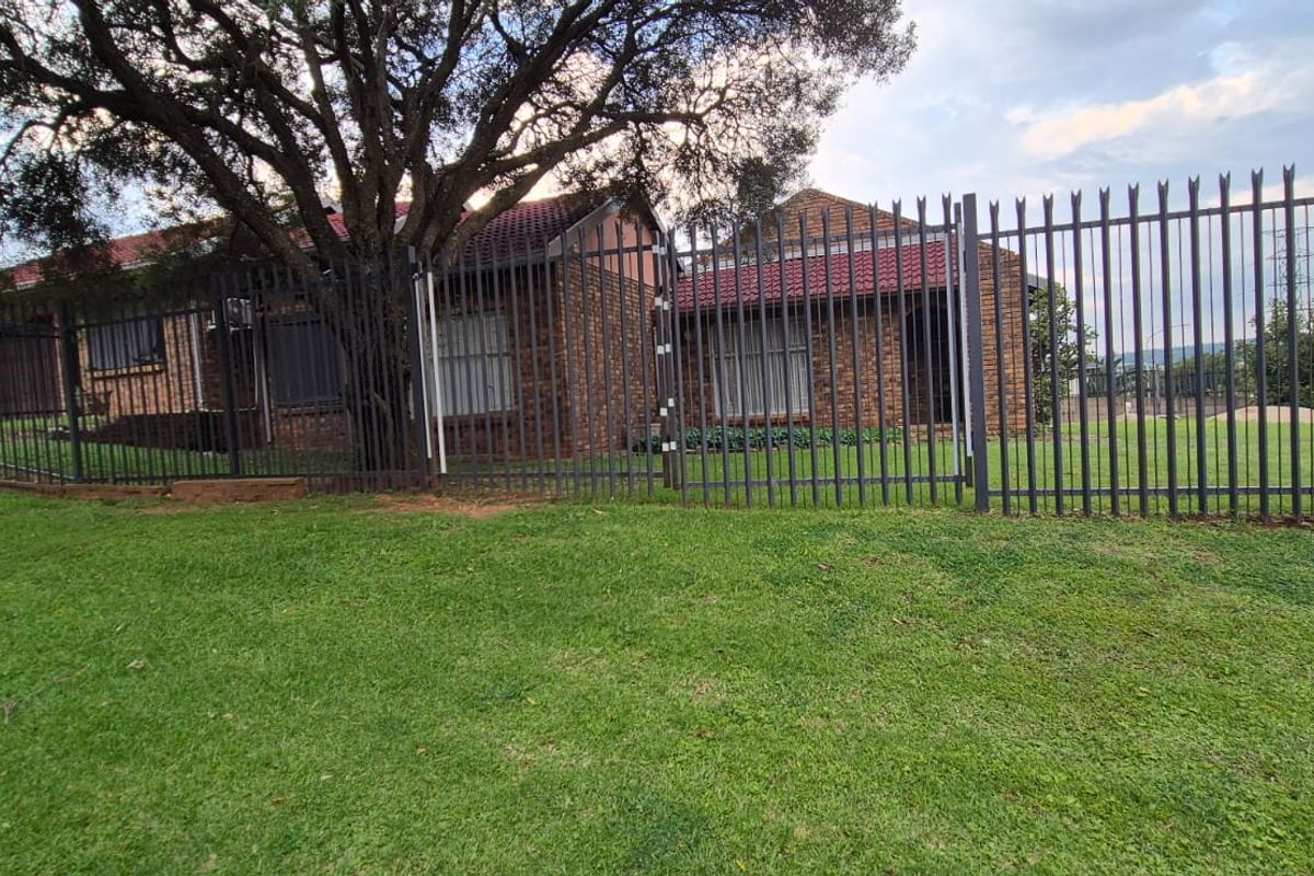 Exquisite 3-Bedroom Home in Heuweloord, Centurion – The Perfect Family Haven! - Photo 3