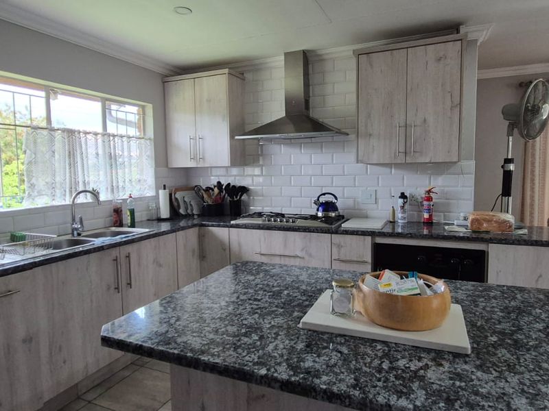 Exquisite 3-Bedroom Home in Heuweloord, Centurion – The Perfect Family Haven! - Photo 8